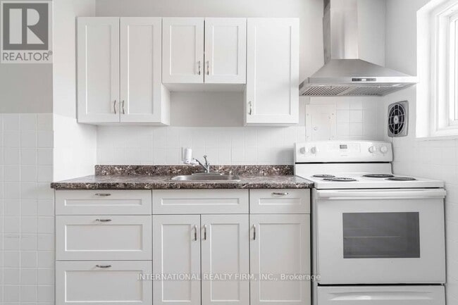 Building Photo - 75 King Edward Ave