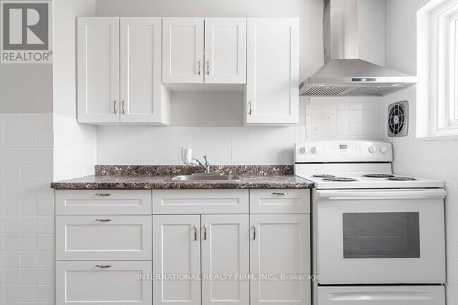 Photo du bâtiment - 75 King Edward Ave