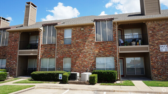 Building Photo - Lake Meadows