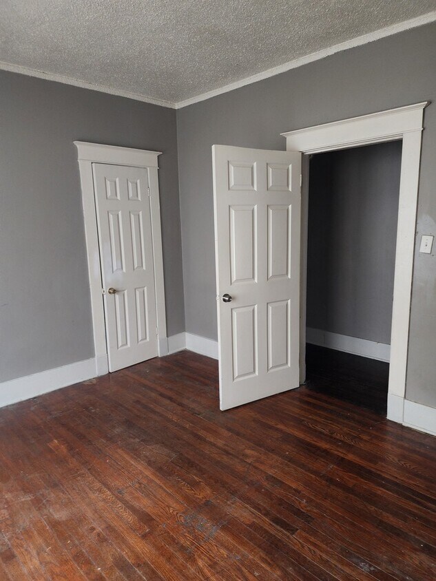Building Photo - 1066 Greenlaw Ave