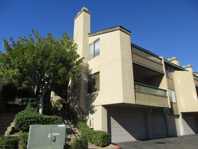 Building Photo - Parkway Manor Community - La Mesa - Upper ...
