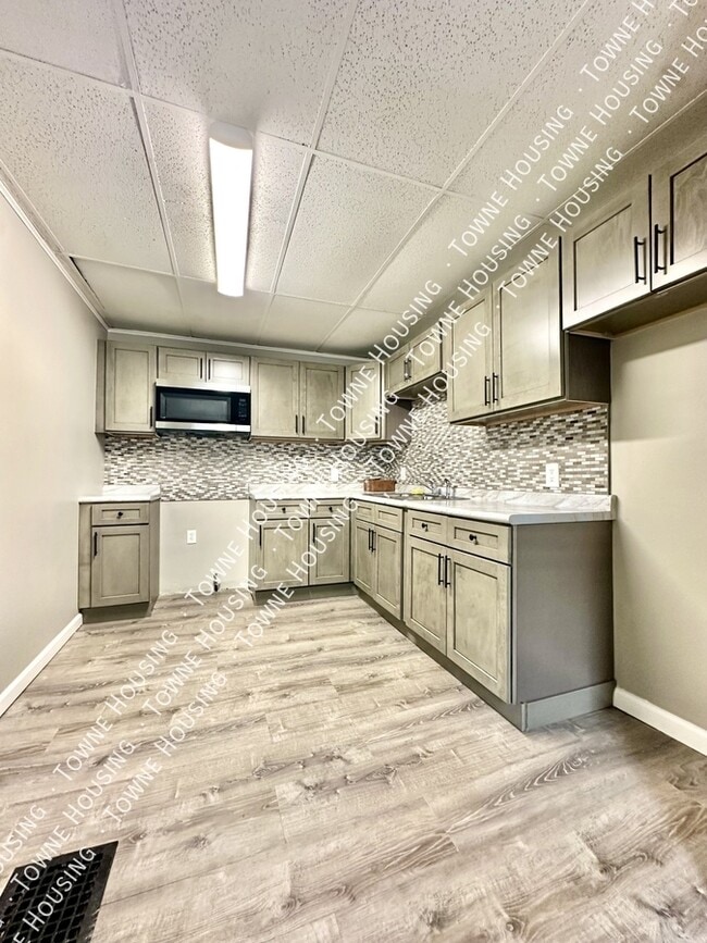 Building Photo - 40 Lawrence Pl