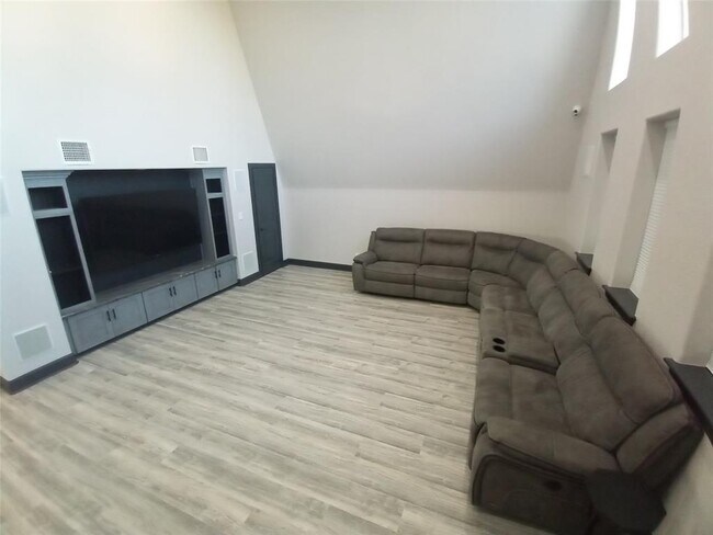 Foto del edificio - 1211 Shoreacres Blvd