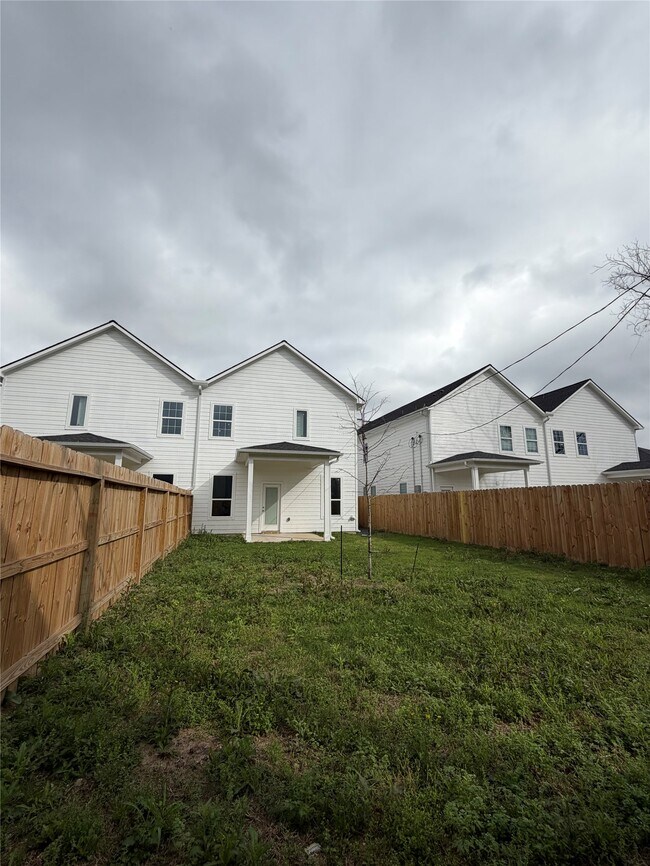 Foto del edificio - 10123 Grover Ln