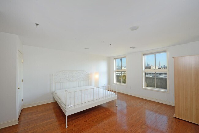 Foto del edificio - 812 Grand St