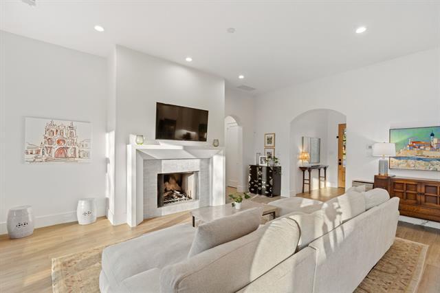 Building Photo - 9847 Mixon Dr