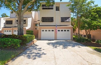 Building Photo - 13963 Lake Point Dr