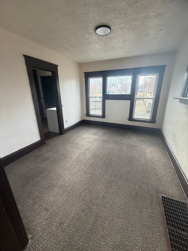 Building Photo - Affordable 4 Bedroom House