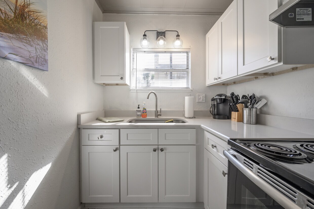 Otro - 2235 1st Ave N