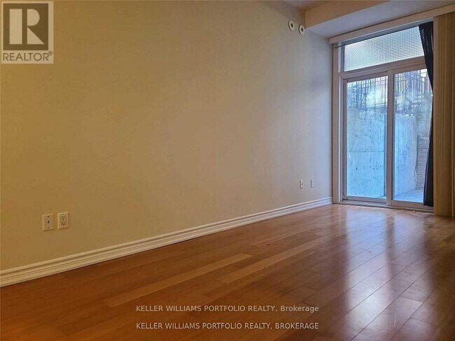 Photo du bâtiment - 1496 Victoria Park Ave