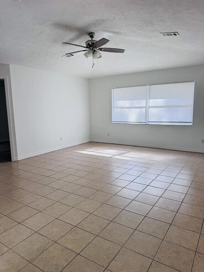 sala de estar - 8016 Lowndes St