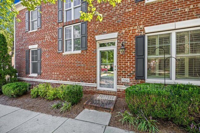 Building Photo - 706 Kingsley Way