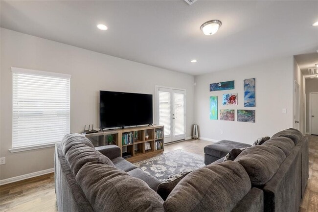Foto del edificio - 413 Callahan Ln
