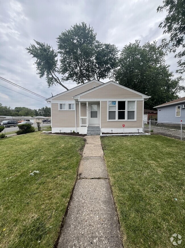 Hessville Park Apartments for Rent with a Yard Hammond, IN 1