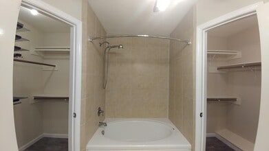 Building Photo - 9 N Deerfoot Cir