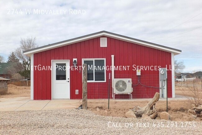Building Photo - 2744 W Midvalley Rd