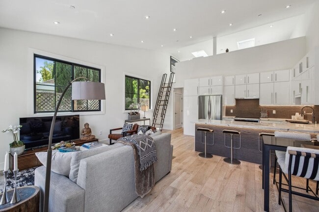 Building Photo - Luxury New Construction in Downtown North ...