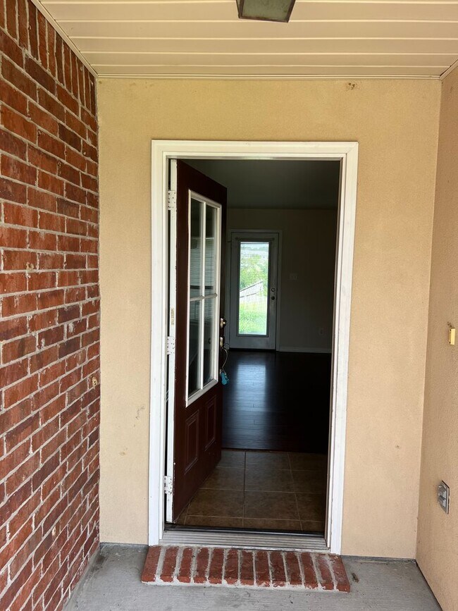 Building Photo - Livingston Trace Gem