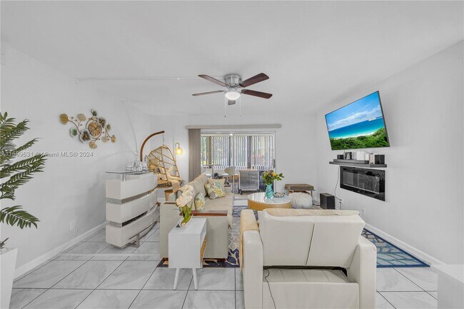 Building Photo - 3089 N Oakland Forest Dr