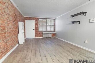 Building Photo - 3101 Highland Rd