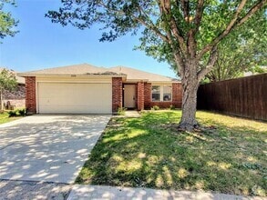 Building Photo - 2224 Red Oak Dr