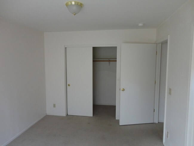 Building Photo - Beautiful 2 bed 2 bath!!! Great AJ location!