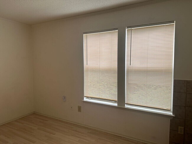 Building Photo - 1 BED 1 BATH IN AUSTIN TX!