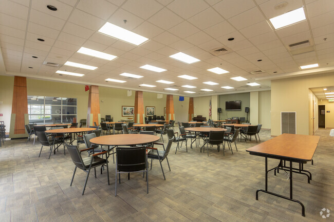 Centro comunitario - Oaks on Parkwood - 55+ Senior Community