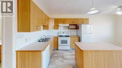 Building Photo - 236 St James Blvd N