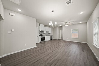 Building Photo - 15013 Almeece St