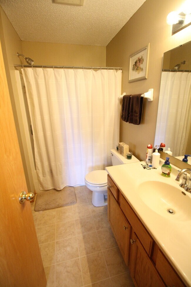 Foto del edificio - Beautiful 4 Bedroom/2 Bathroom Home In Shakopee-AVAILABLE 7/1