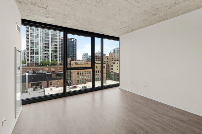 Building Photo - 677 N Wells St
