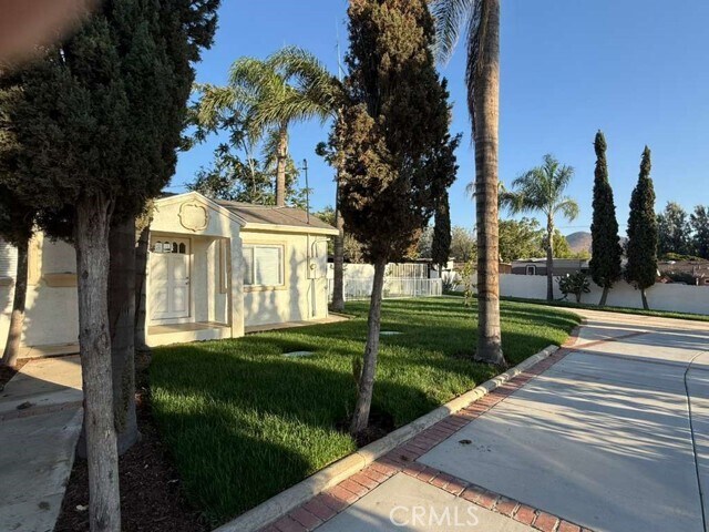 Foto del edificio - 6576 Lorena Ave