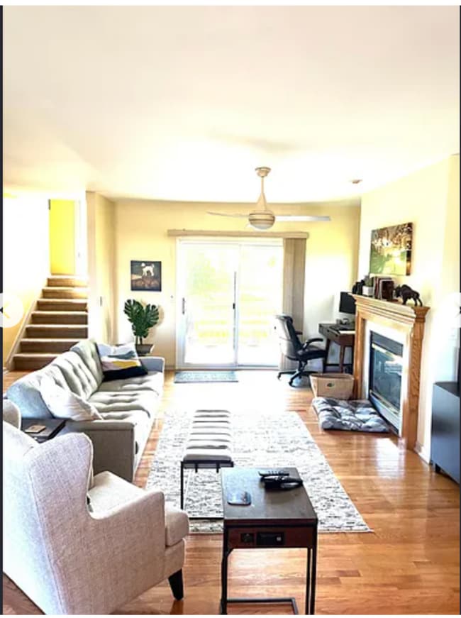 Building Photo - Spectacular 2 Bedroom Waterfront Townhome ...