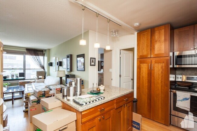 Foto del edificio - Incredible 1 Bed Plus Den/1 Bath apartment...