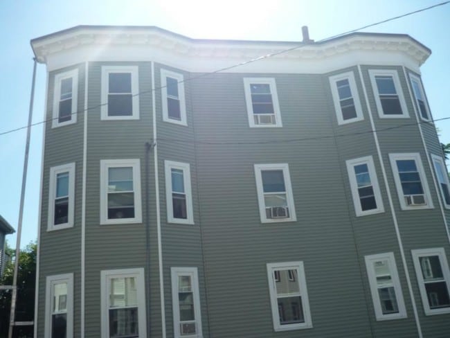 Building Photo - 27 Buttonwood St
