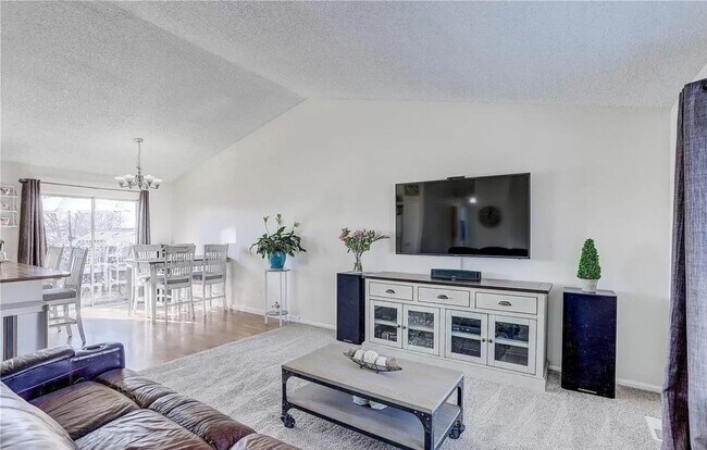Building Photo - Stunning 3-Bed/2-Bath in Broomfield!