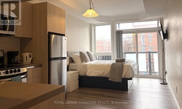 Building Photo - 335 College St