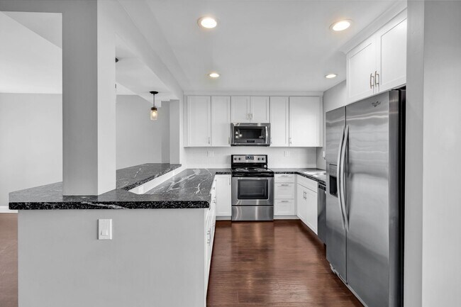 Building Photo - Two Bedroom Townhome