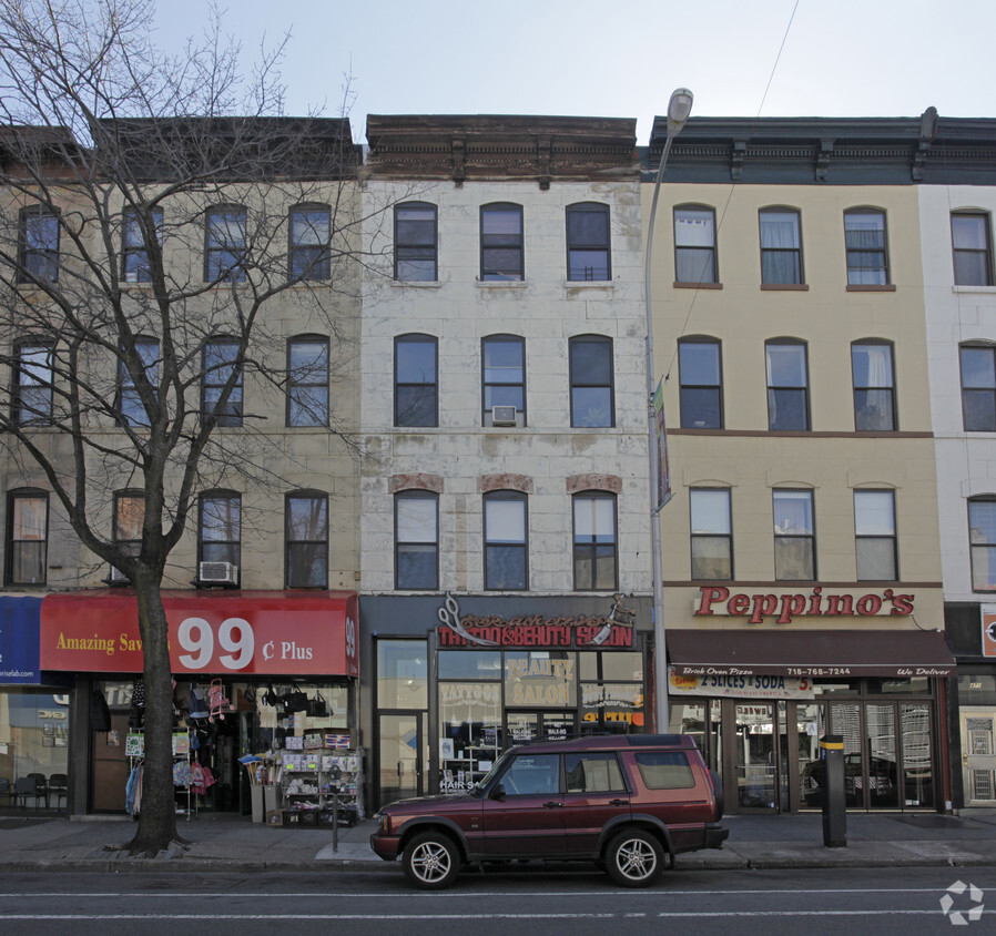 Building Photo - 467 5th Ave