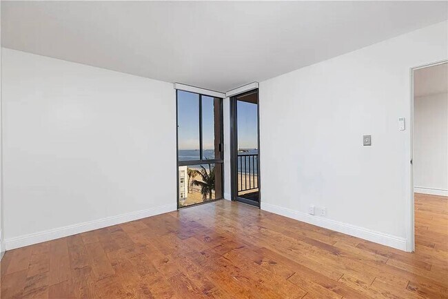Foto del edificio - Queen's Surf Condos