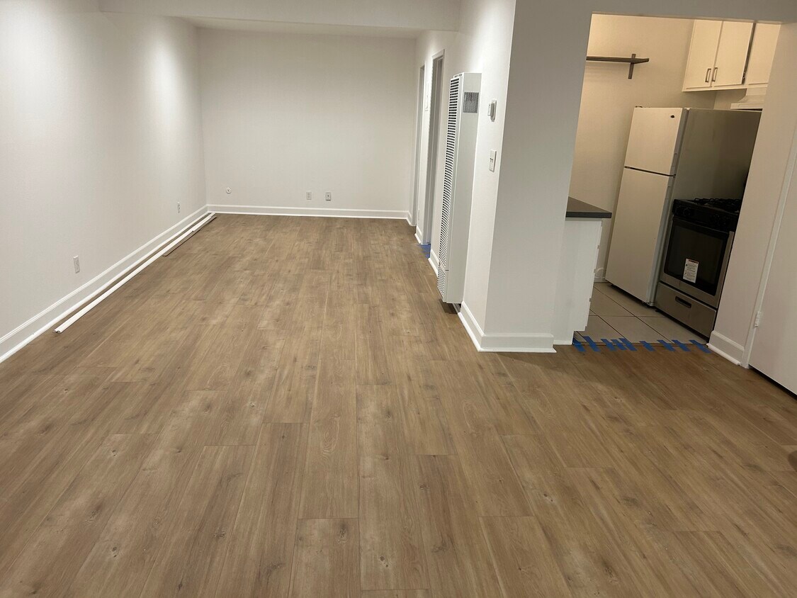 Foto principal - 4712 Whitsett Ave