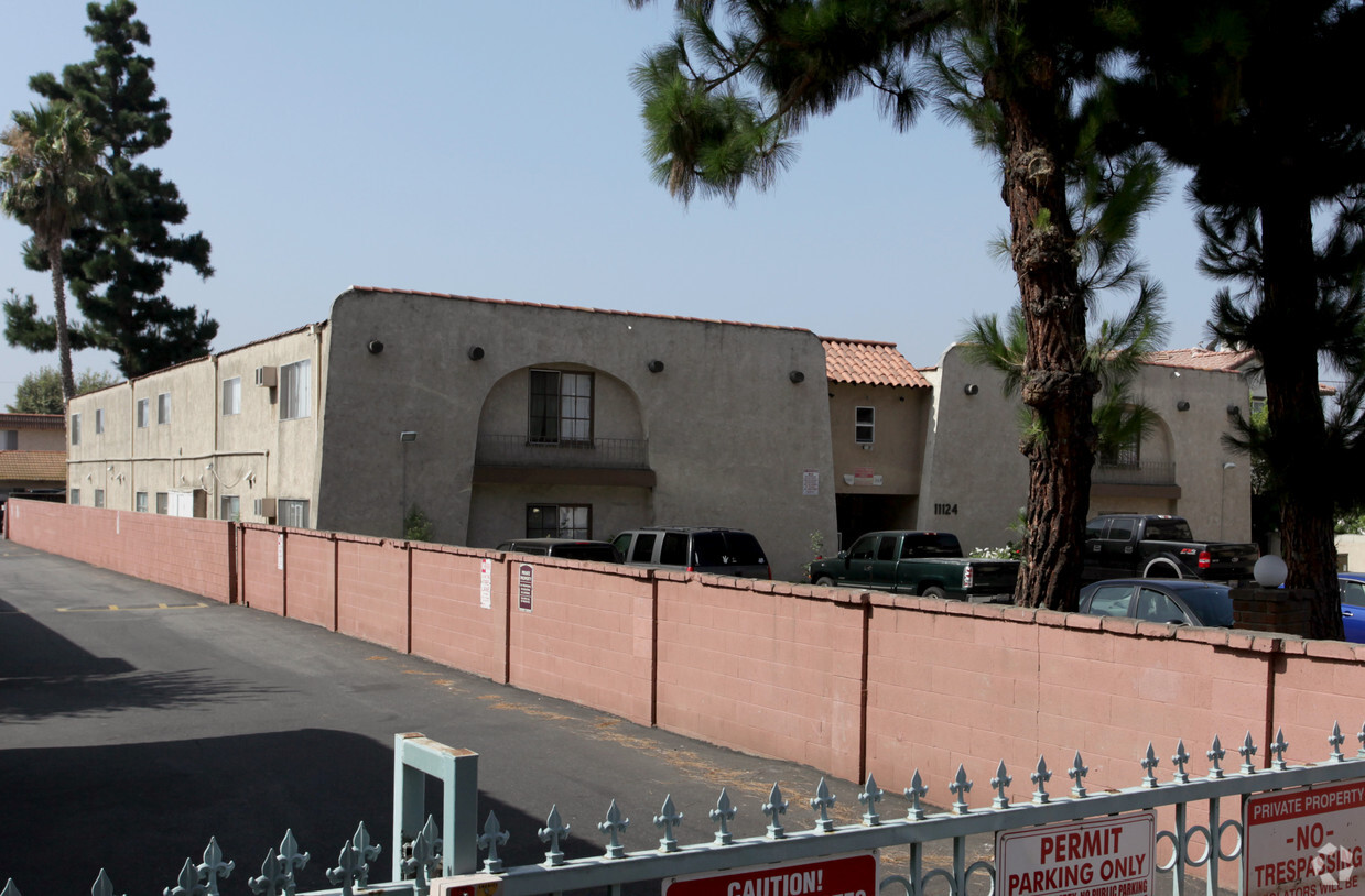 Building Photo - Excelsior Apartments