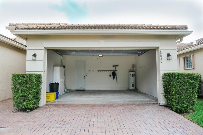 Building Photo - 10839 Summerville Way