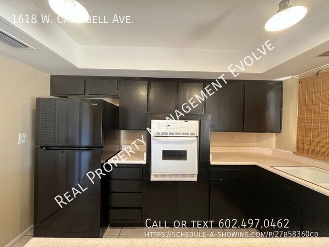 Building Photo - 3 Bed 1.5 Bath Phoenix Townhome!