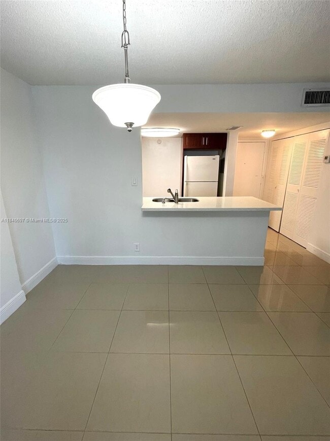 Building Photo - 9001 SW 77th Ave