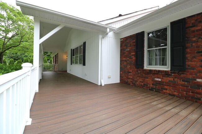 Building Photo - 2832 Monticello Dr