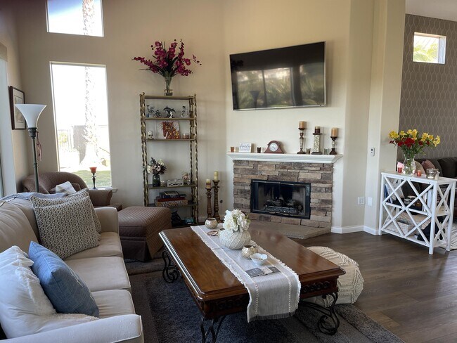 Building Photo - 1405 Topaz Way