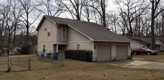 Foto del edificio - 2 Bd, 1 1/2 BA, townhouse in Sherwood.