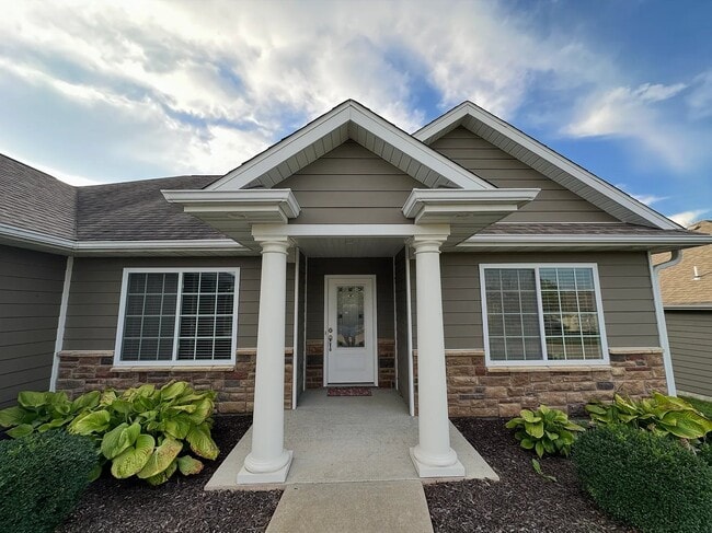 Building Photo - 4500 Weybridge Dr